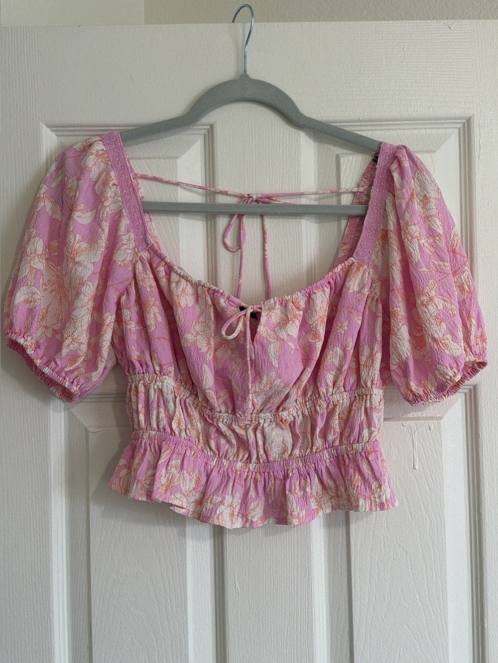 Forever 21 Pink Floral Puff-Sleeve Cropped Blouse